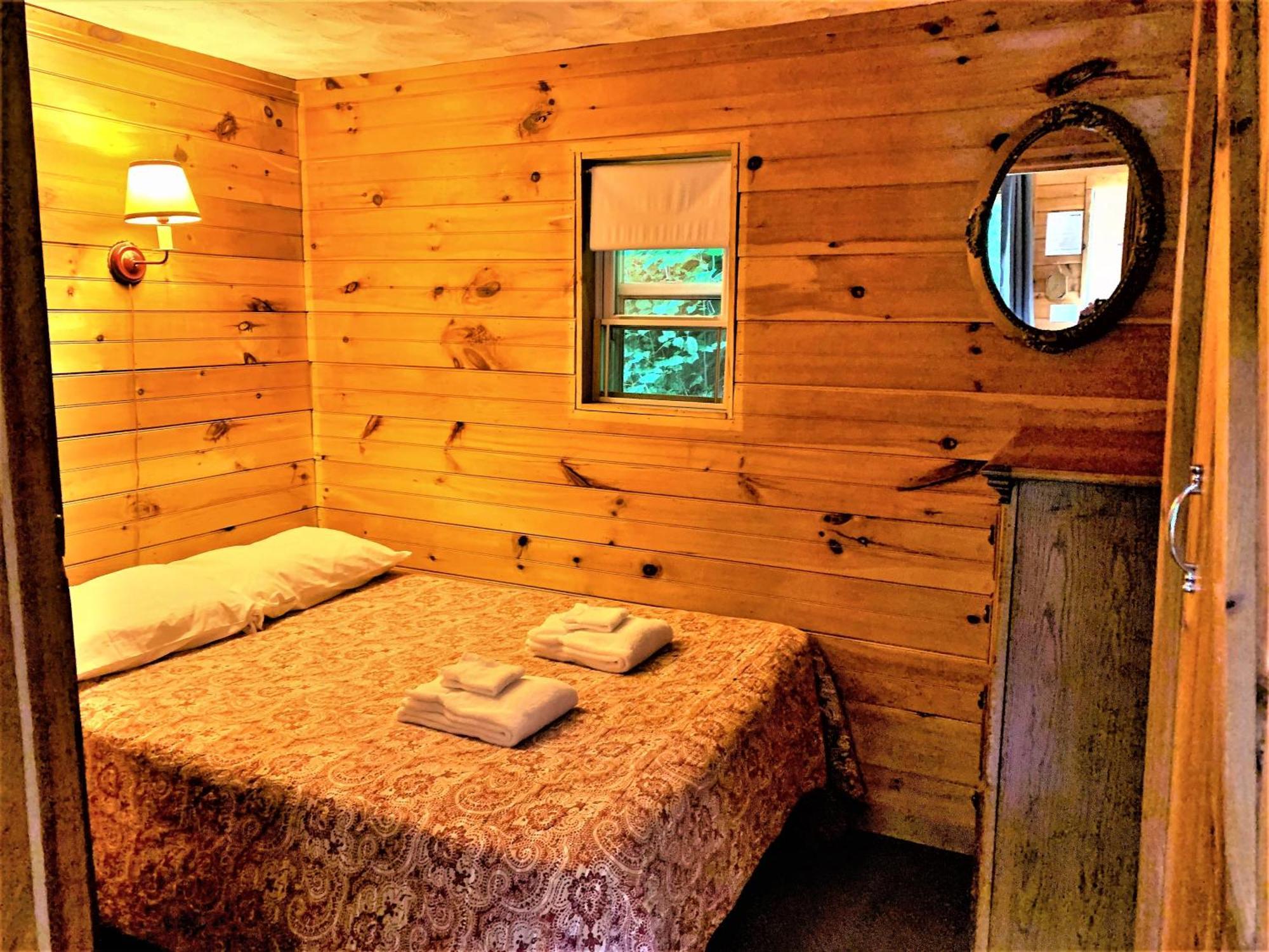 Pine Crest Motel & Cabins Barton Pokoj fotografie