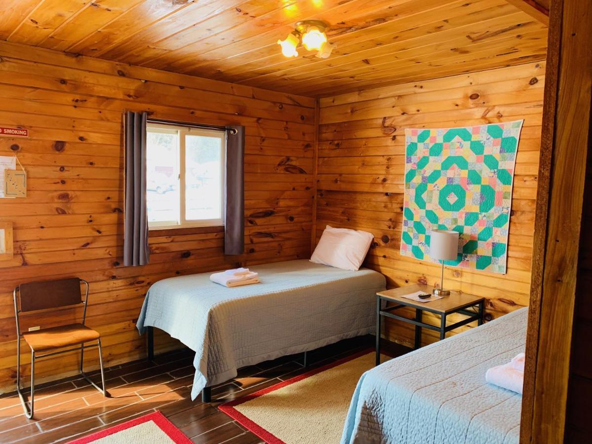 Pine Crest Motel & Cabins Barton Exteriér fotografie